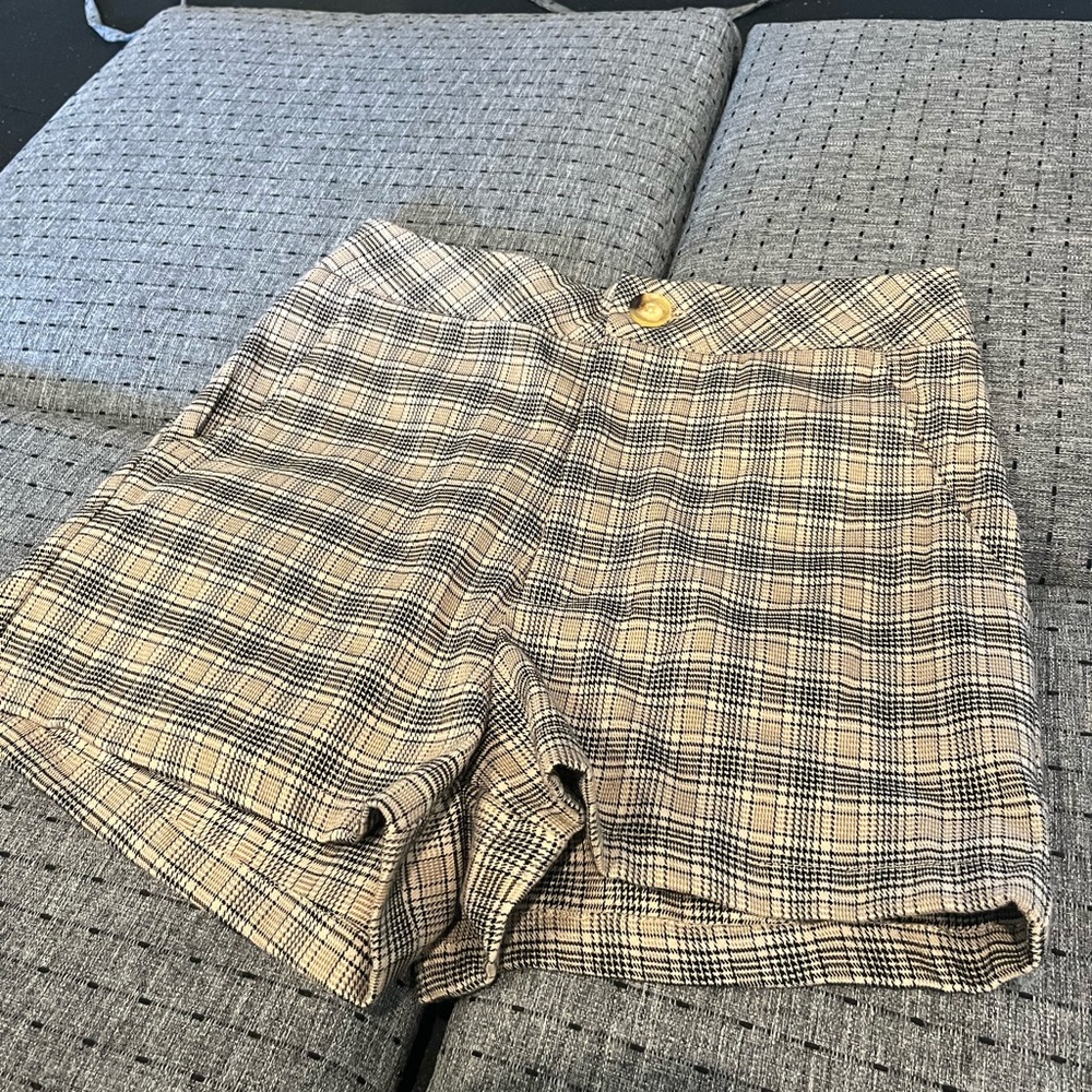 Tilly’s plaid brown shorts